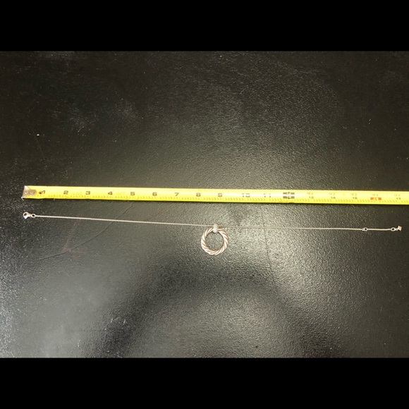 Like New David Yurman Circle Pendant Necklace - Picture 5 of 6